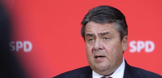 Předseda SPD Sigmar Gabriel zuří.
