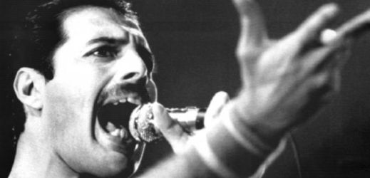 Zpěvák Freddie Mercury v dobách své největší slávy.