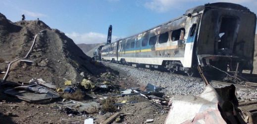 Tragická srážka vlaků v severním Íránu.