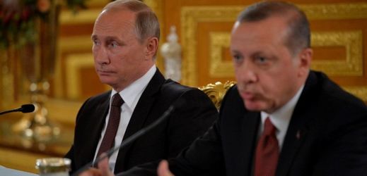 Ruský prezident Vladimír Putin a turecký protějšek Recep T. Erdogan. 