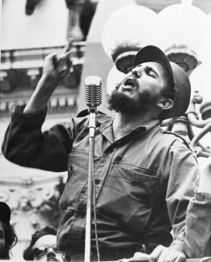 Castro byl skvělým řečníkem. Na fotce je zachycen při projevu v roce 1959 v Havaně po pádu Batistova režimu.
