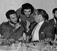 Rok 1960. Castro (vlevo) na setkání s revolucionářským hrdinou Ernestem "Che" Guevarou a kubánským prezidentem Osvaldem Dorticosem.