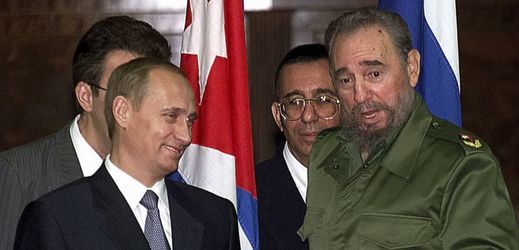 Vladimir Putin (vlevo) s Fidelem Castrem.