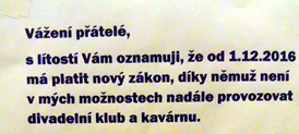 Nápis na dveřích Divadelního klubu v profesionálním Těšínském divadle.
