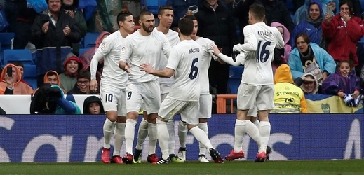 Real Madrid porazil Gijón a stále vede ligu. 
