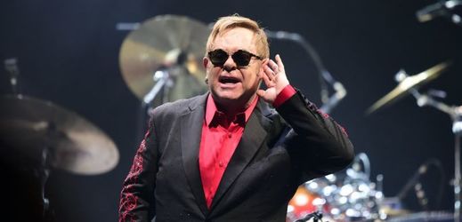 Britský zpěvák Elton John vystoupil 26. listopadu v Praze.