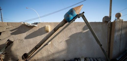Jedovatý plyn se uvolnil z rakety odpálené bojovníky IS (ilustrační foto).