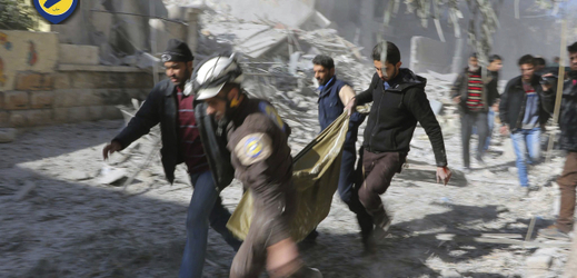 Boj o Aleppo se stále více dotýká civilního obyvatelstva. Snaží se utéct do míst, kde se nebojuje. 