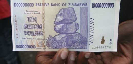 V Zimbabwe začala platit nová měna. 