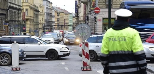 Kvůli havárii vodovodního potrubí byla uzavřena Sokolská ulice.