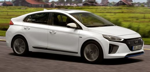 Hyundai Ioniq s hybridním pohonem. 