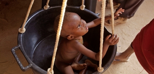 Dětem v Nigérii hrozí hladomor.
