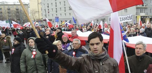 V Polsku probíhají proti vládním snahám o větší koncentraci moci demonstrace.