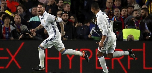 Stoper Realu Madrid Sergio Ramos se raduje ze vstřeleného gólu.