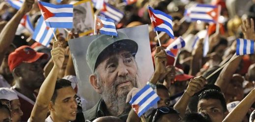 Kubánci vzdávají hold svému mrtvému vůdci.