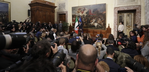 Tisková konference italského premiéra k výsledkům referenda.