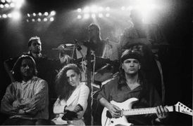 Skupina Precedens vstoupila ve známost v osmdesátých letech. Debut Doba ledová přinesl originální tvář rockové scény. Na něj navázala alba Věž z Písku, Pompeje a Aurora.