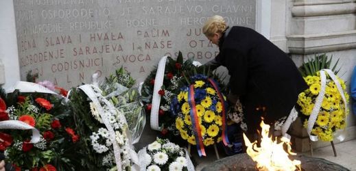 Pomník Eternal Flame  v Sarajevu, který je postaven na památku vojenských i civilních obětí druhé světové války.