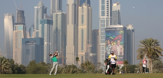 Na závěrečném letošním turnaji golfové série Ladies European Tour v Dubaji zkolaboval a zemřel nosič holí. 