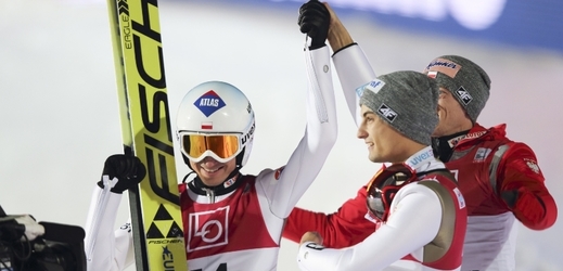 Kamil Stoch se raduje z vítězství v Lillehammeru. 