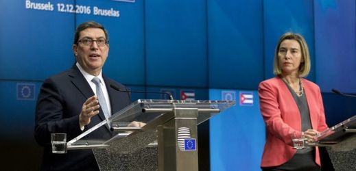 Šéfka unijní diplomacie Federica Mogheriniová a kubánský ministr zahraničí Bruno Rodriguez.