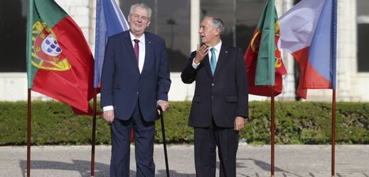Miloš Zeman s prezidentským kolegou Marcelem de Sousou. 