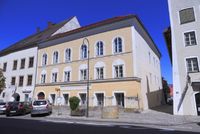 Rodný dům Adolfa Hitlera v rakouském městečku Braunau am Inn.