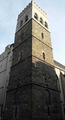 Věž kostela sv. Mořice v Olomouci.
