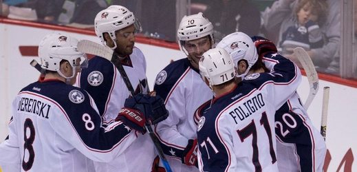 Hokejisté Columbusu vyhráli v nedělním utkání NHL na ledě Vancouveru 4:3 v prodloužení a protáhli svou vítěznou sérii na devět zápasů.
