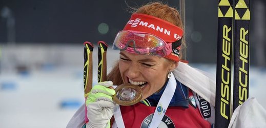 Gabriela Koukalová si opět pochutnala na zlaté medaili.
