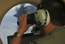Letový důstojník Jack Chen při pátrání po pohřešovaných z letu Malaysia Airlines MH370 v jižním Indickém oceánu.