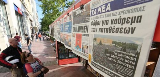 Novinová zeď v Aténách.
