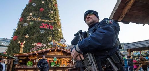 Němci zvýšili po útoku počty policistů na vánočních trzích. 