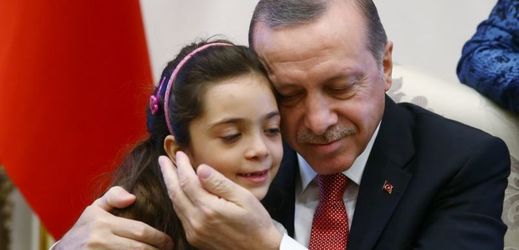Sedmiletá Syřanka Bana a turecký prezident Erdoğan.