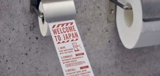 Novinka na tokijském letišti - "toalení papír" na smartphony.