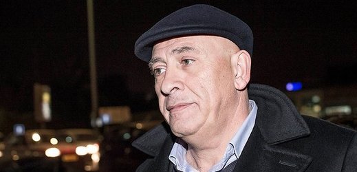 Arabský poslanec Básil Ghattás je podezřelý, že do vězení pašoval mobilní telefony Palestincům.