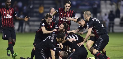 AC Milán slaví výhru v italském Superpoháru