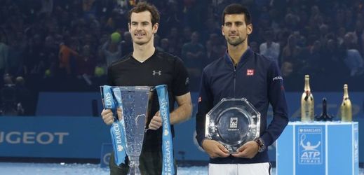 Andy Murray a Novak Djokovič po finále Turnaje mistrů.