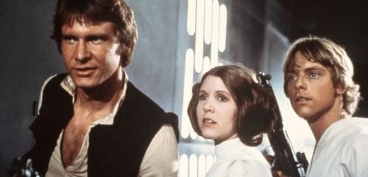 Carrie Fisherová po boku Harrisona Forda (vlevo) a Marka Hamilla.