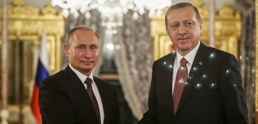 Ruský prezident Vladimi Putin (vlevo) a jeho turecký protějšek Recep Tayyip Erdogan.