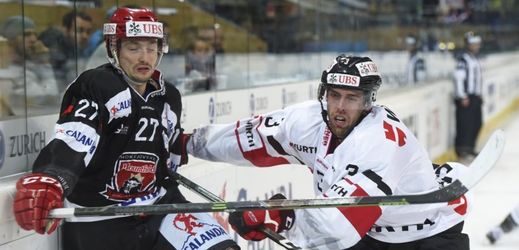 Hokejisté Hradce Králové prohráli ve čtvrtfinále s Kanadou a turnaj ve Švýcarsku pro ně skončil.