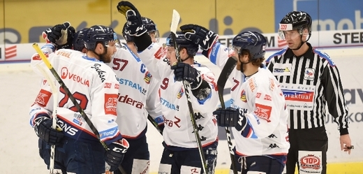 Hokejisté Vítkovic se budou prát o body na ledě Litvínova.