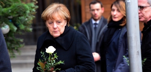 Angela Merkelová uctila památku obětí útoku na vánočních trzích v Berlíně.