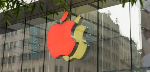 Apple sníží v příštím čtvrtletí výrobu iPhonů o deset procent.
