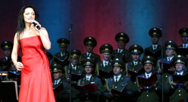 Zpěvačka Lucie Bílá v moskevském Kremlu, kde roku 2006 vystoupila v doprovodu souboru písní a tanců Ruské armády Alexandrovci v rámci Evropského turné hvězd.
