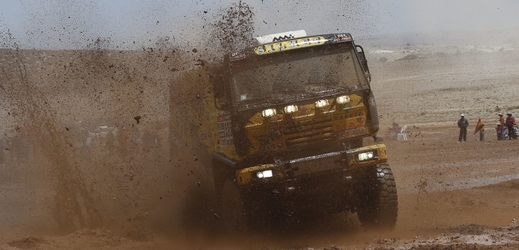 Martin Macík ve svém kamionu na Rallye Dakar. 