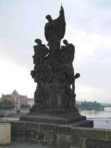 Sousoší sv. Františka Xaverského na Karlově mostě.