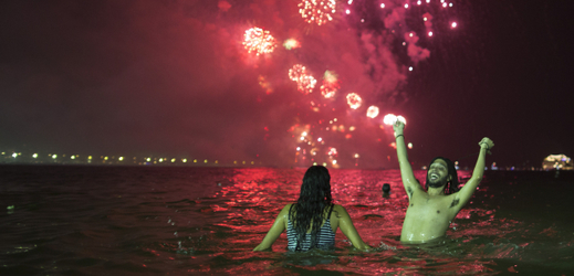 Novoroční oslavy na brazilském pobřeží v Rio de Janeiro.
