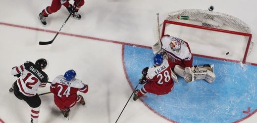 Čeští hokejisté do 20 let podlehli na MS ve čtvrtfinále domácí Kanadě.