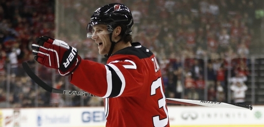 Útočník Pavel Zacha byl na ledě u dvou gólů hokejistů New Jersey, kteří v pondělním utkání NHL porazili Boston 3:0.